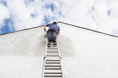 Peinture extérieure à la Chapelle-Bâton — façades et ravalement